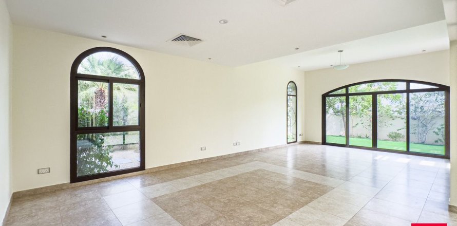 Townhouse in Dubai 4 bedrooms, 381.9 sq.m. № 77805