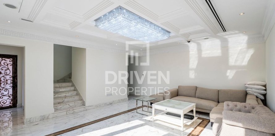 Villa en Umm Suqeim, Dubai, 2 dormitorios, 200 m², № 20733