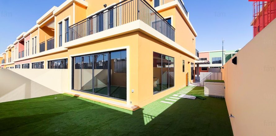 Таунхаус в Дубае, 5 спален, 219.5м², № 113751