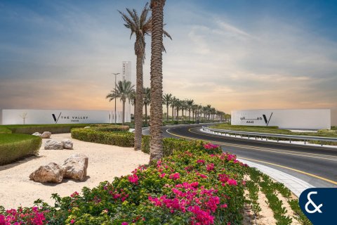 Townhouse in The Valley, Dubai 4 bedrooms, 250 sq.m. № 74781 - photo 12