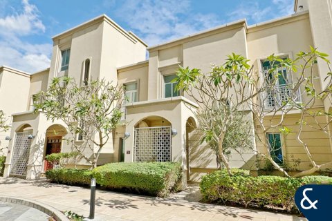 Купить виллу в Emaar 6 Towers, Дубай Марина, Дубай: 3 спальни, 408м², № 75576 - фото 1