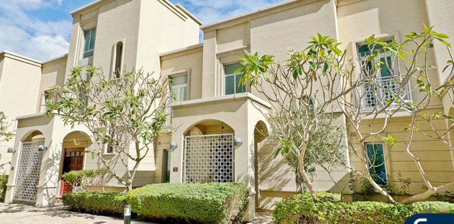 Villa en Emaar 6 Towers, Dubai Marina, Dubai, 3 dormitorios, 408 m², № 75576