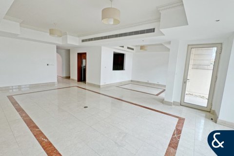 Купить виллу в Emaar 6 Towers, Дубай Марина, Дубай: 3 спальни, 408м², № 75576 - фото 5