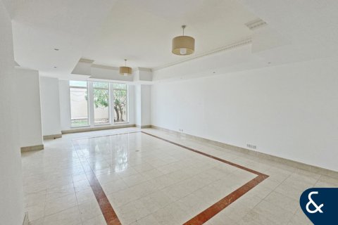 Купить виллу в Emaar 6 Towers, Дубай Марина, Дубай: 3 спальни, 408м², № 75576 - фото 3