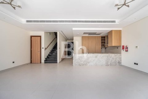 Villa in Dubai 5 bedrooms, 249 sq.m. № 22133 - photo 2