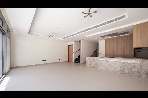 Villa in Dubai 5 bedrooms, 249 sq.m. № 22133 - photo 27