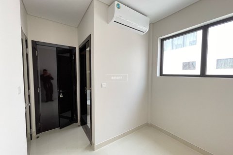 Villa in Dubai 4 bedrooms, 295 sq.m. № 18220 - photo 10