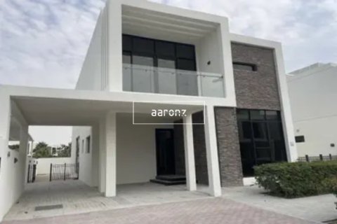 Villa in Dubai 4 bedrooms, 295 sq.m. № 18220 - photo 1