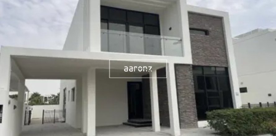 Villa in Dubai 4 bedrooms, 295 sq.m. № 18220