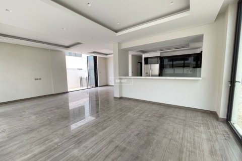 Villa in Dubai 4 bedrooms, 295 sq.m. № 18220 - photo 2