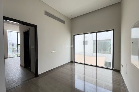 Villa in Dubai 4 bedrooms, 295 sq.m. № 18220 - photo 6