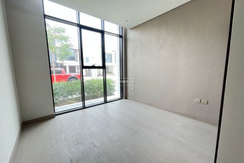 Villa in Dubai 4 bedrooms, 295 sq.m. № 18220 - photo 12