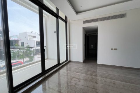 Villa in Dubai 4 bedrooms, 295 sq.m. № 18220 - photo 7