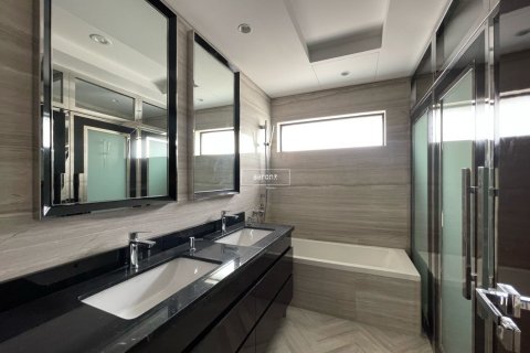 Villa in Dubai 4 bedrooms, 295 sq.m. № 18220 - photo 15