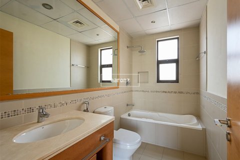 Villa in Reem, Dubai 3 bedrooms, 243 sq.m. № 18219 - photo 15