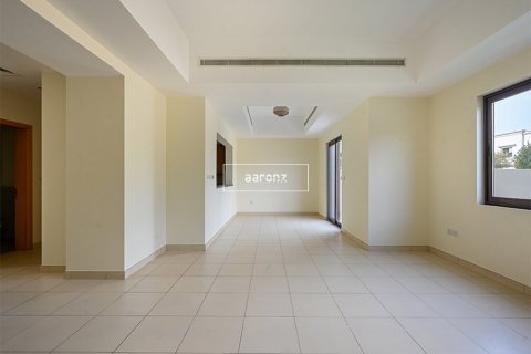 Villa in Reem, Dubai 3 bedrooms, 243 sq.m. № 18219 - photo 5
