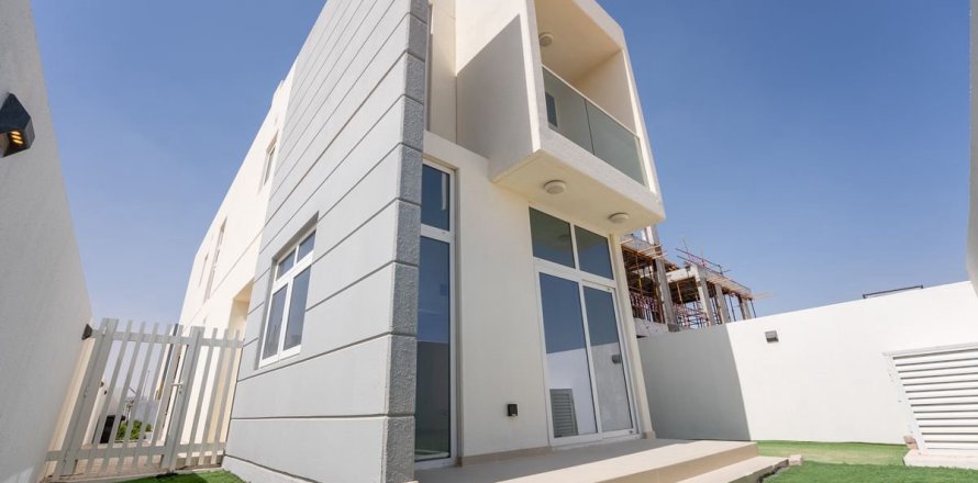 Вилла в Дубае, 3 спальни, 172.8м², № 40681