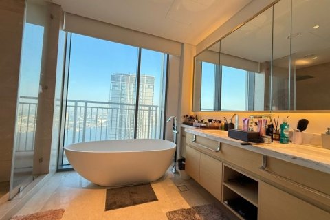 Apartment in Dubai 4 bedrooms, 278.7 sq.m. № 14063 - photo 13