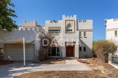 Villa en Jumeirah Islands, Dubai, 4 dormitorios, 488 m², № 105476