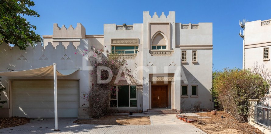Вилла в Jumeirah Islands, Дубай, 4 спальни, 488м², № 105476