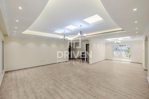 Villa in The Villa, Dubai 5 bedrooms, 511 sq.m. № 19548 - photo 1