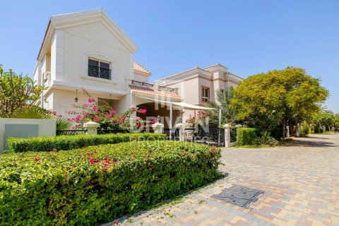 Villa in The Villa, Dubai 5 bedrooms, 511 sq.m. № 19548 - photo 24