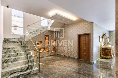Villa in The Villa, Dubai 5 bedrooms, 1077 sq.m. № 19546 - photo 1