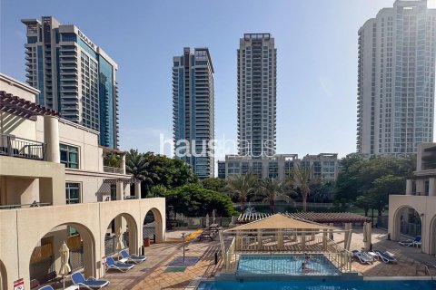 Apartment in The Views, Dubai 2 bedrooms, 122 sq.m. № 43429 - photo 1