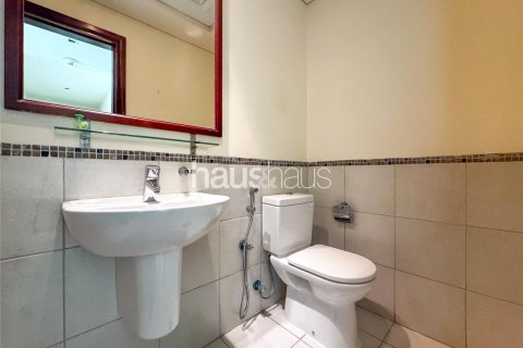 Apartment in The Views, Dubai 2 bedrooms, 122 sq.m. № 43429 - photo 13