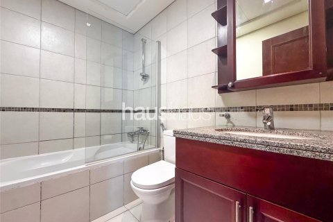 Apartment in The Views, Dubai 2 bedrooms, 122 sq.m. № 43429 - photo 12
