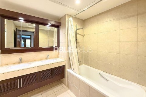 Apartment in The Residences, Downtown Dubai (Downtown Burj Dubai), Dubai 2 bedrooms, 133 sq.m. № 43437 - photo 12