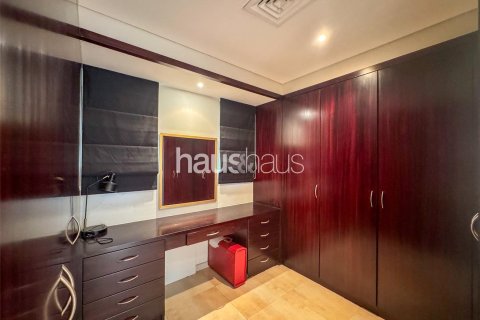 Villa in Dubai Investment Park, Dubai 5 bedrooms, 577 sq.m. № 43448 - photo 15