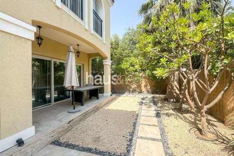 Villa in Dubai Investment Park, Dubai 5 bedrooms, 577 sq.m. № 43448 - photo 17