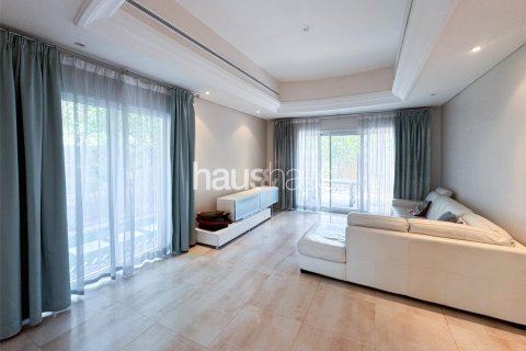 Villa in Dubai Investment Park, Dubai 5 bedrooms, 577 sq.m. № 43448 - photo 7