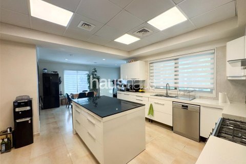 Villa in Dubai Investment Park, Dubai 5 bedrooms, 577 sq.m. № 43448 - photo 8