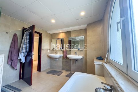 Villa in Dubai Investment Park, Dubai 5 bedrooms, 577 sq.m. № 43448 - photo 11