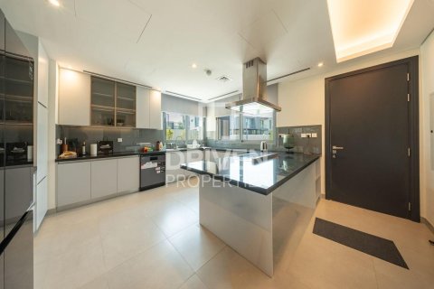 Villa in wasl gate, Dubai 5 bedrooms, 433.86 sq.m. № 129800 - photo 28