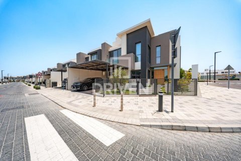 Villa in wasl gate, Dubai 5 bedrooms, 433.86 sq.m. № 129800 - photo 22