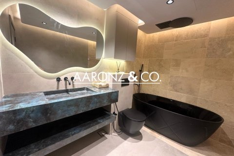 Apartment in Damac Heights, Dubai Marina, Dubai 3 bedrooms, 180 sq.m. № 84417 - photo 20