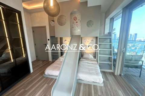 Apartment in Damac Heights, Dubai Marina, Dubai 3 bedrooms, 180 sq.m. № 84417 - photo 11