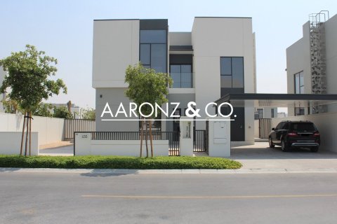Villa à Al Furjan, Dubai, 4 chambres, 376.3 m², № 78531 - photo 1