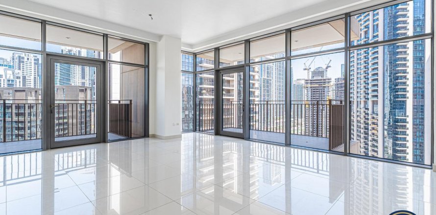 Apartment in BLVD Crescent, Downtown Dubai (Downtown Burj Dubai), Dubai 2 bedrooms, 155 sq.m. № 45528