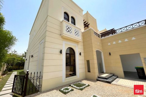 Townhouse in Dubai 4 bedrooms, 388.7 sq.m. № 53110 - photo 1