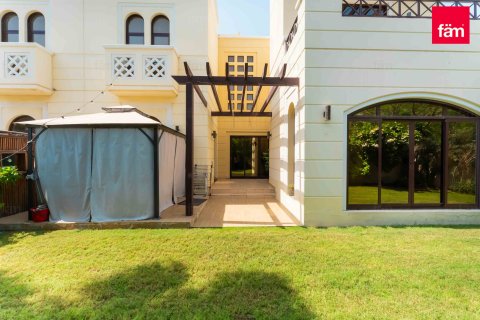 Adosado en Dubai, 4 dormitorios, 388.7 m², № 53110 - foto 8