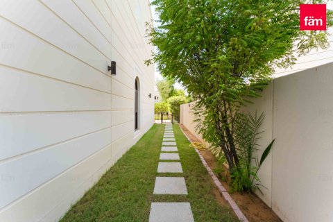 Adosado en Dubai, 4 dormitorios, 388.7 m², № 53110 - foto 4