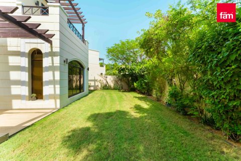 Adosado en Dubai, 4 dormitorios, 388.7 m², № 53110 - foto 13