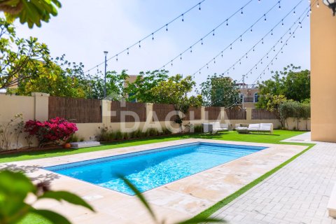 Villa in Jumeirah Park, Dubai 4 bedrooms, 455 sq.m. № 105364 - photo 10