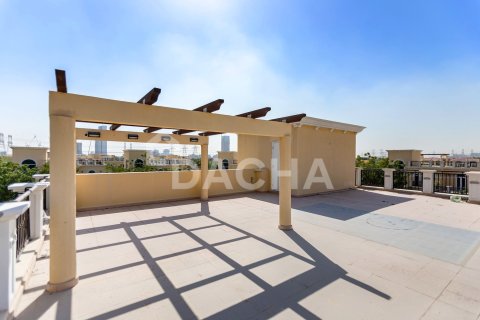 Villa in Jumeirah Park, Dubai 4 bedrooms, 455 sq.m. № 105364 - photo 11