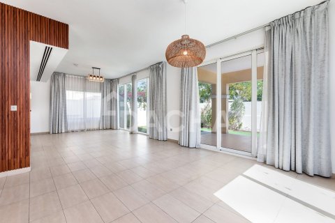 Villa in Jumeirah Park, Dubai 4 bedrooms, 455 sq.m. № 105364 - photo 2