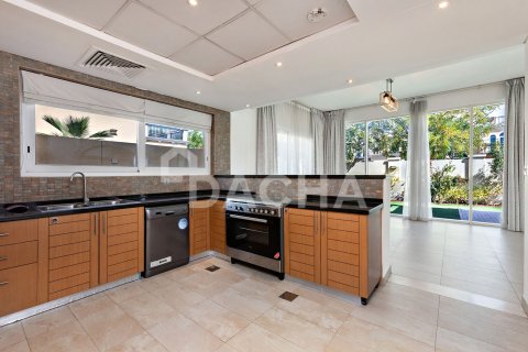 Villa in Jumeirah Park, Dubai 4 bedrooms, 455 sq.m. № 105364 - photo 5